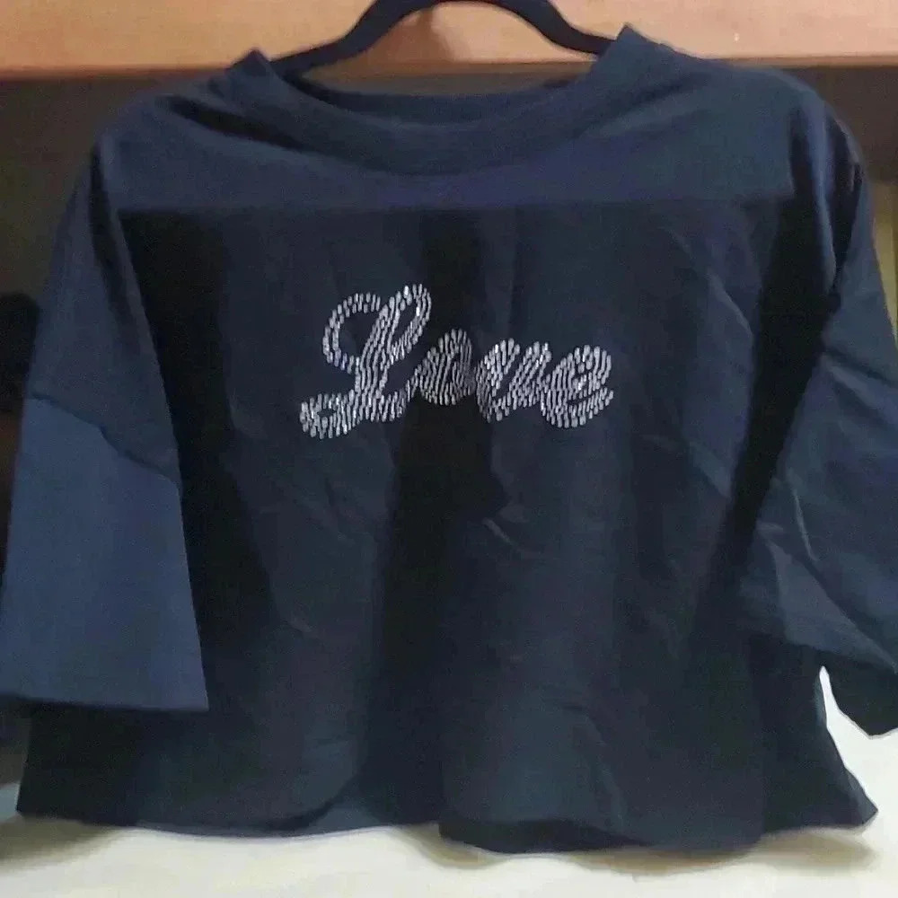 ☆☆☆Shimmery black t shirt